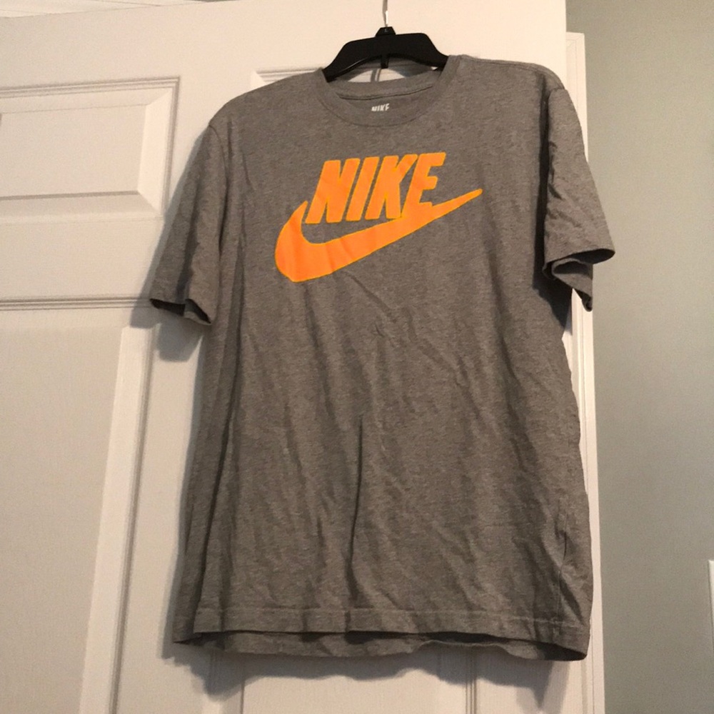 Men’s Nike t-shirt